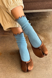 Le Bon Shoppe - Ruffled Modla Socks | Powder Blue / Brown Edge