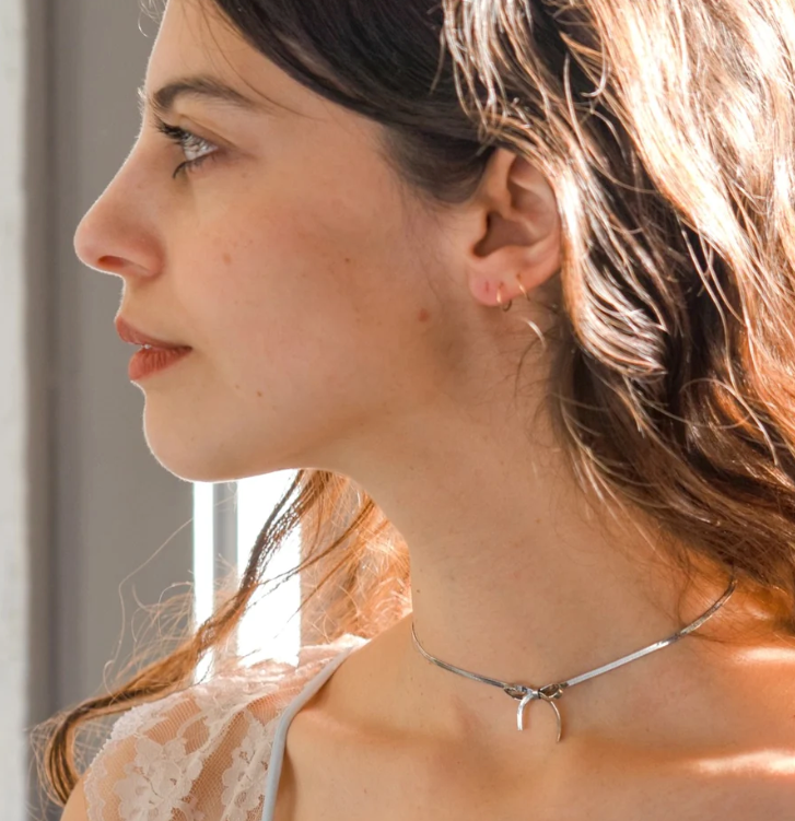 Peter and June - Bow Peep Choker Necklace | Silver