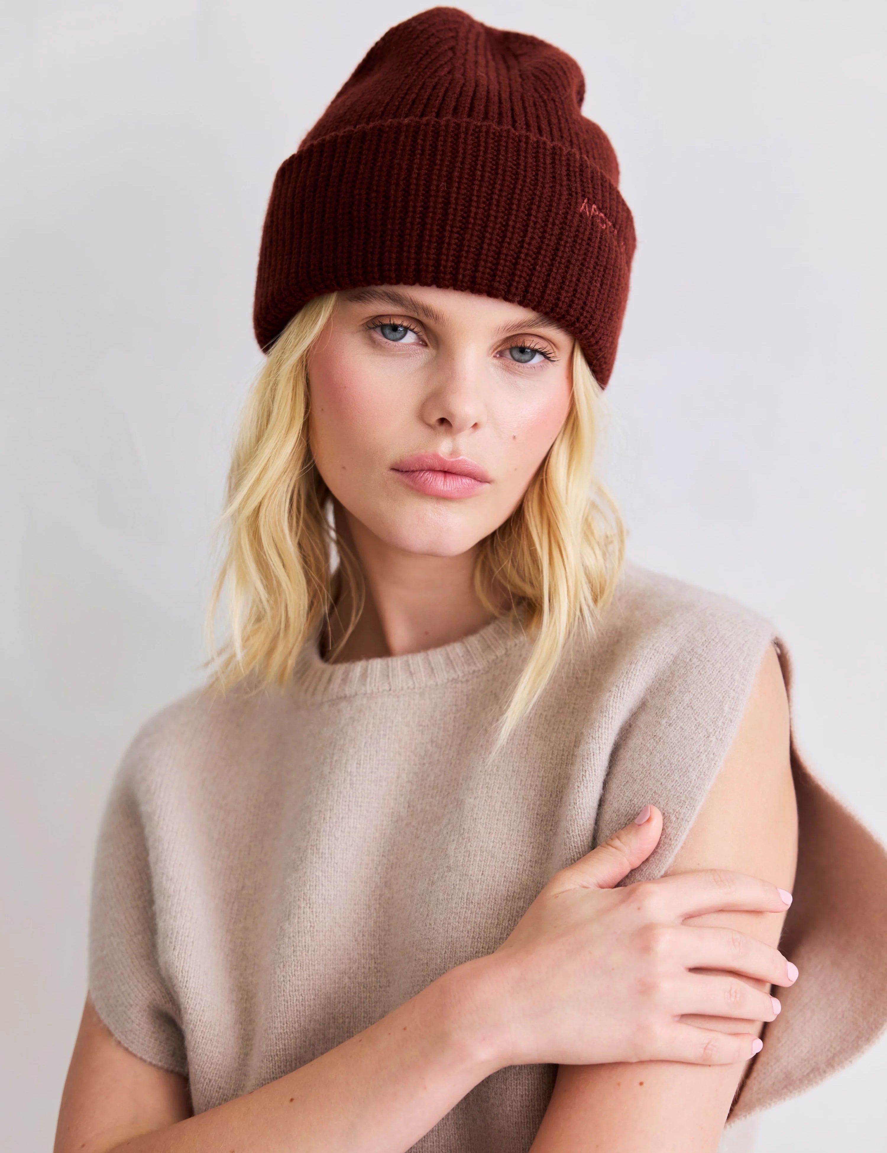 arctic-fox-merino-wool-embroidered-beanie-brown-autumn-winter-25-m1.webp