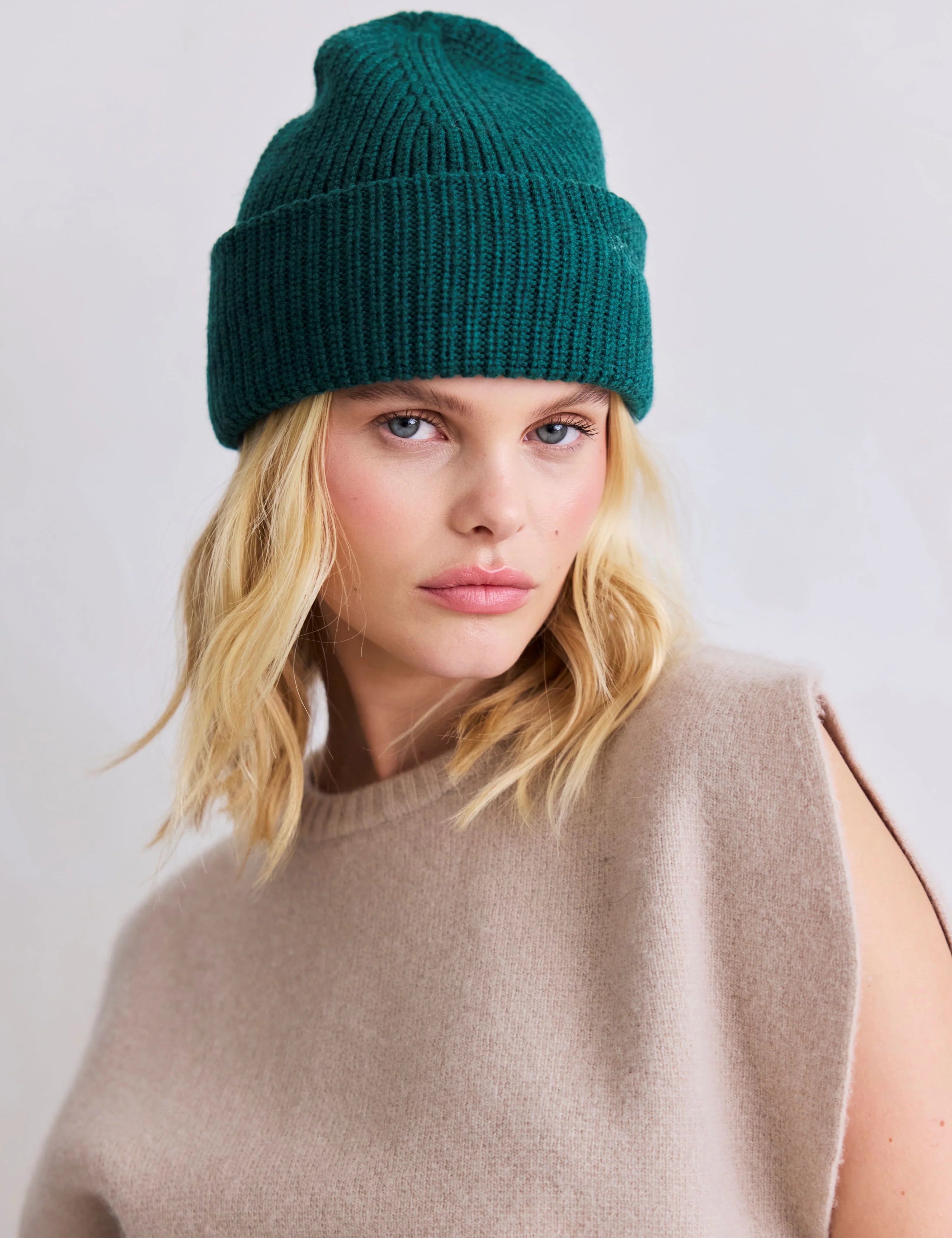 arctic-fox-merino-wool-embroidered-beanie-green-autumn-winter-25-m1.webp