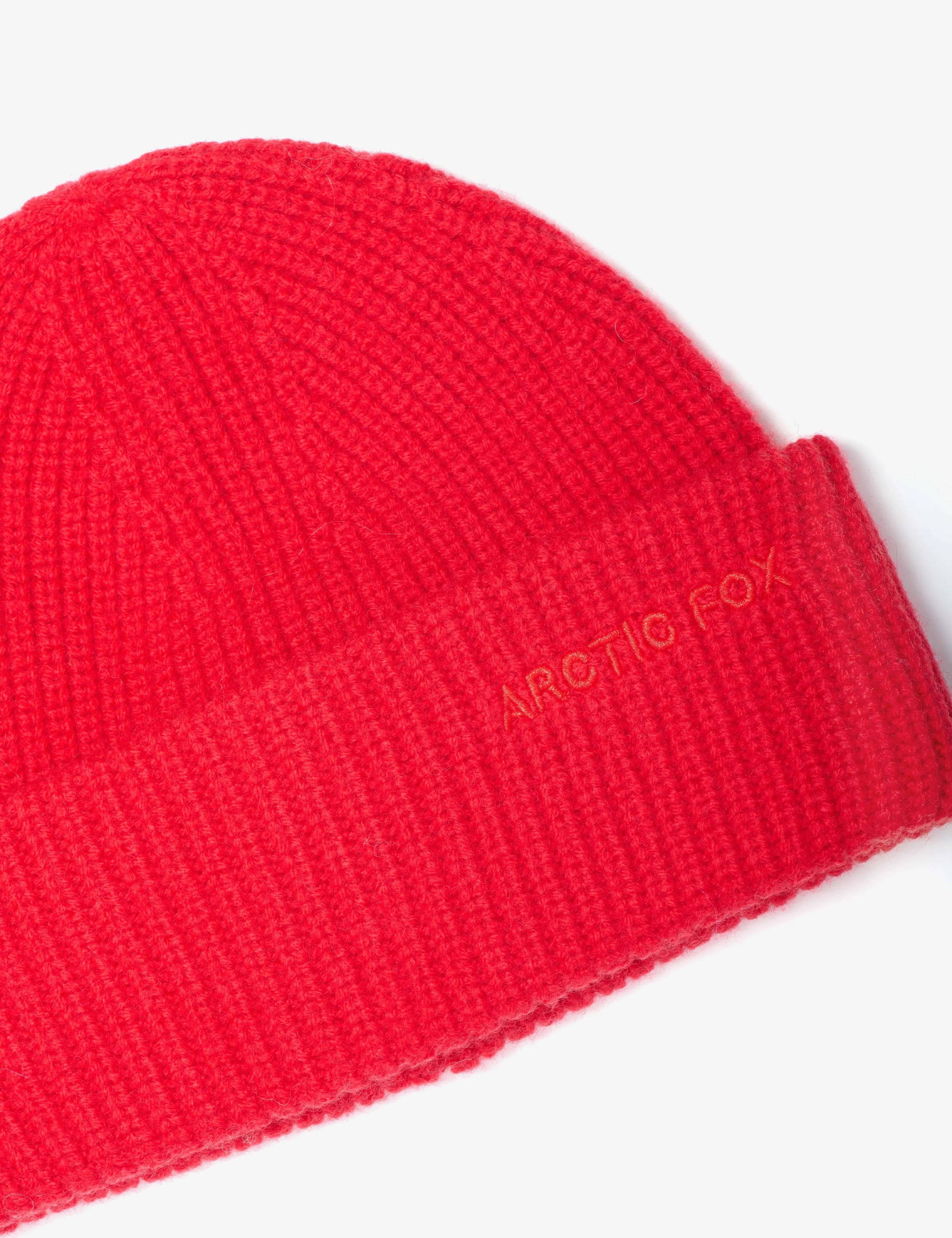 arctic-fox-merino-wool-embroidered-beanie-red-autumn-winter-25-detail.webp