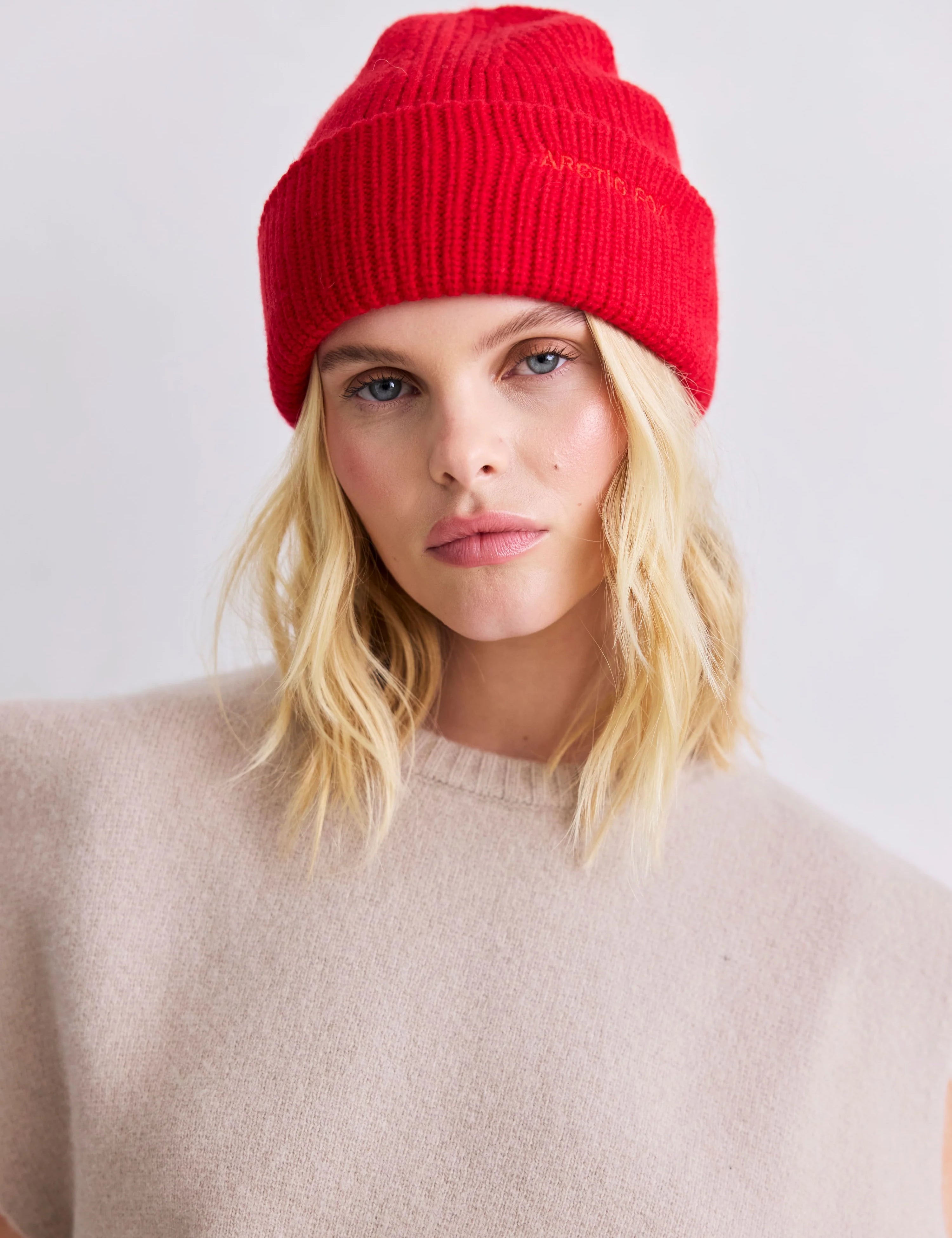 arctic-fox-merino-wool-embroidered-beanie-red-autumn-winter-25-m2.webp