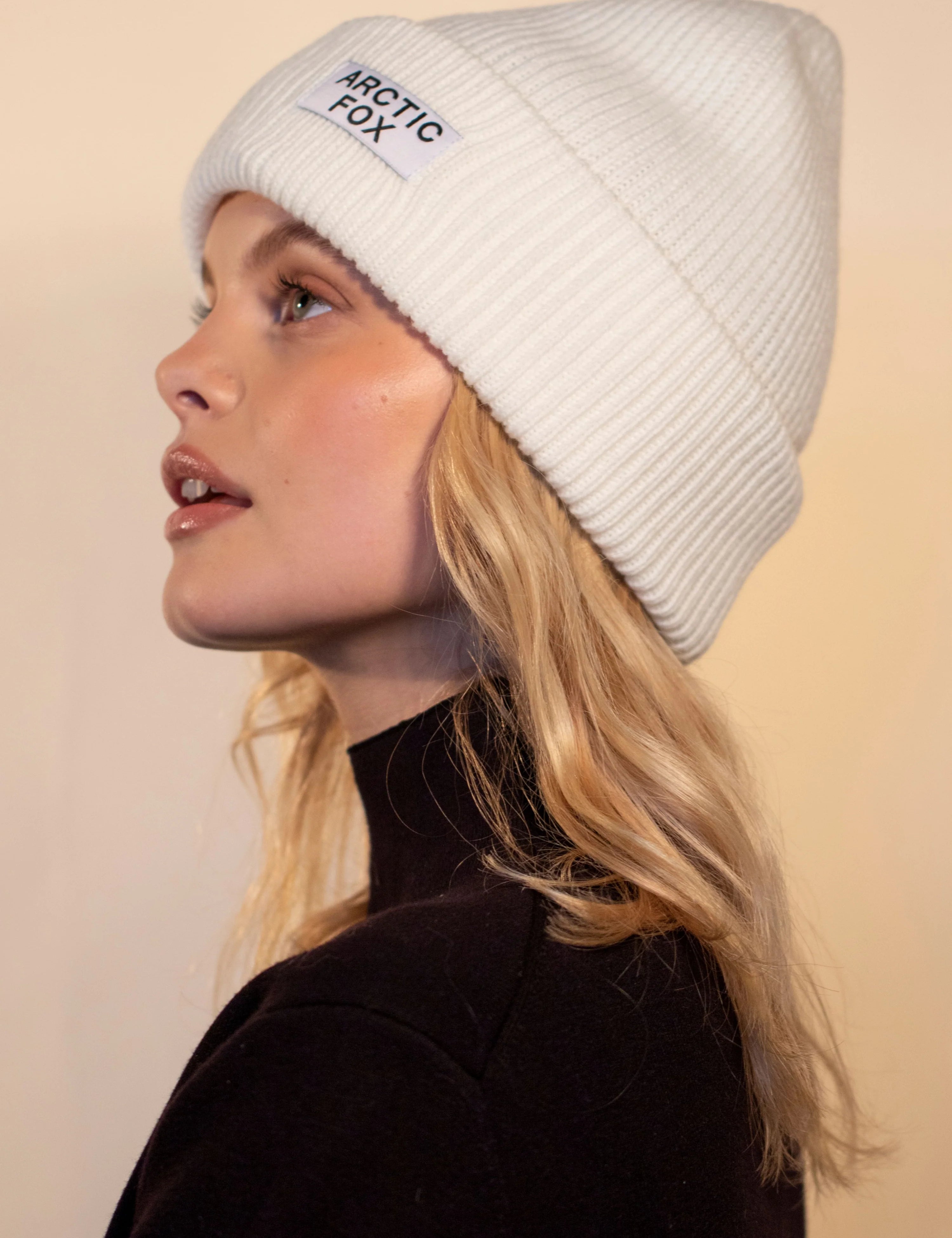arctic-fox-recycled-bottle-beanie-winter-white-autumn-winter-25-m5_1d19264b-2429-47f6-ab7d-e6b3a5842495.webp