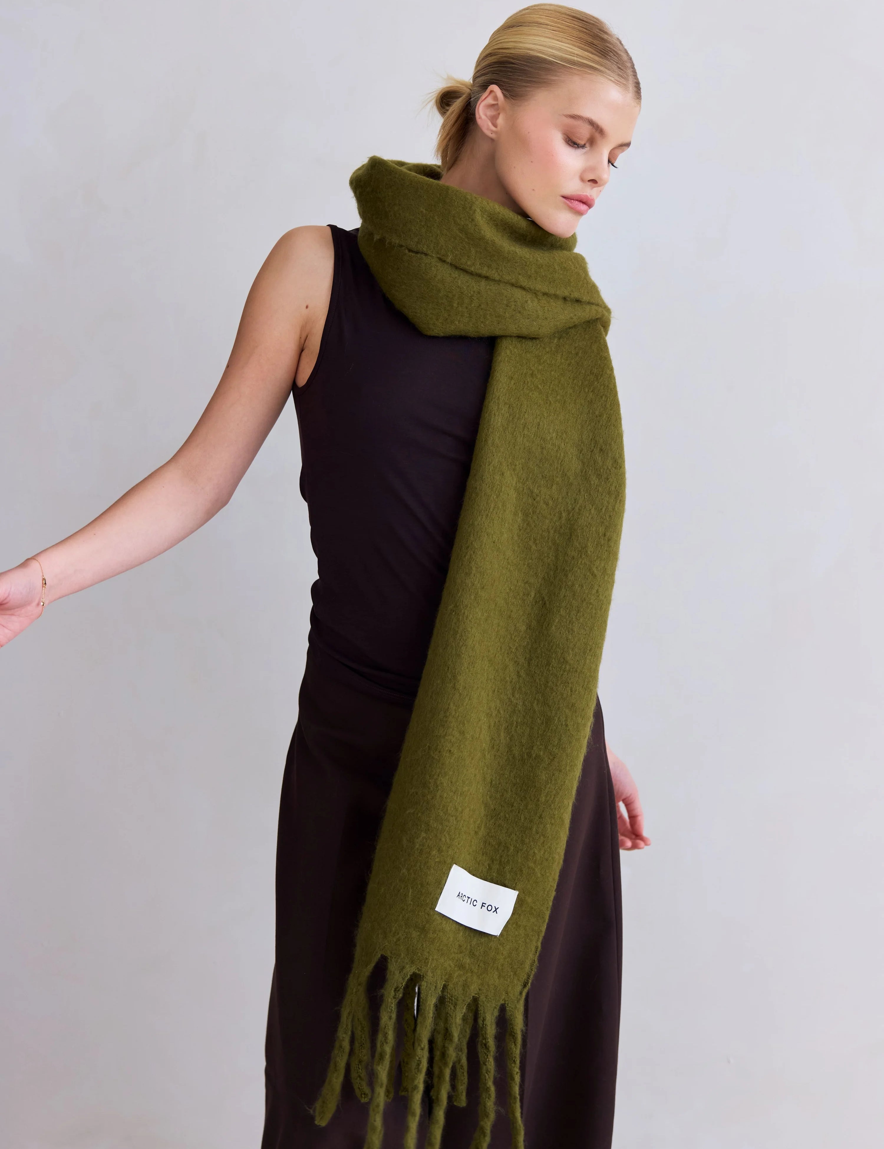 arctic-fox-recycled-reykjavik-scarf-kelp-green-autumn-winter-25-m9.webp
