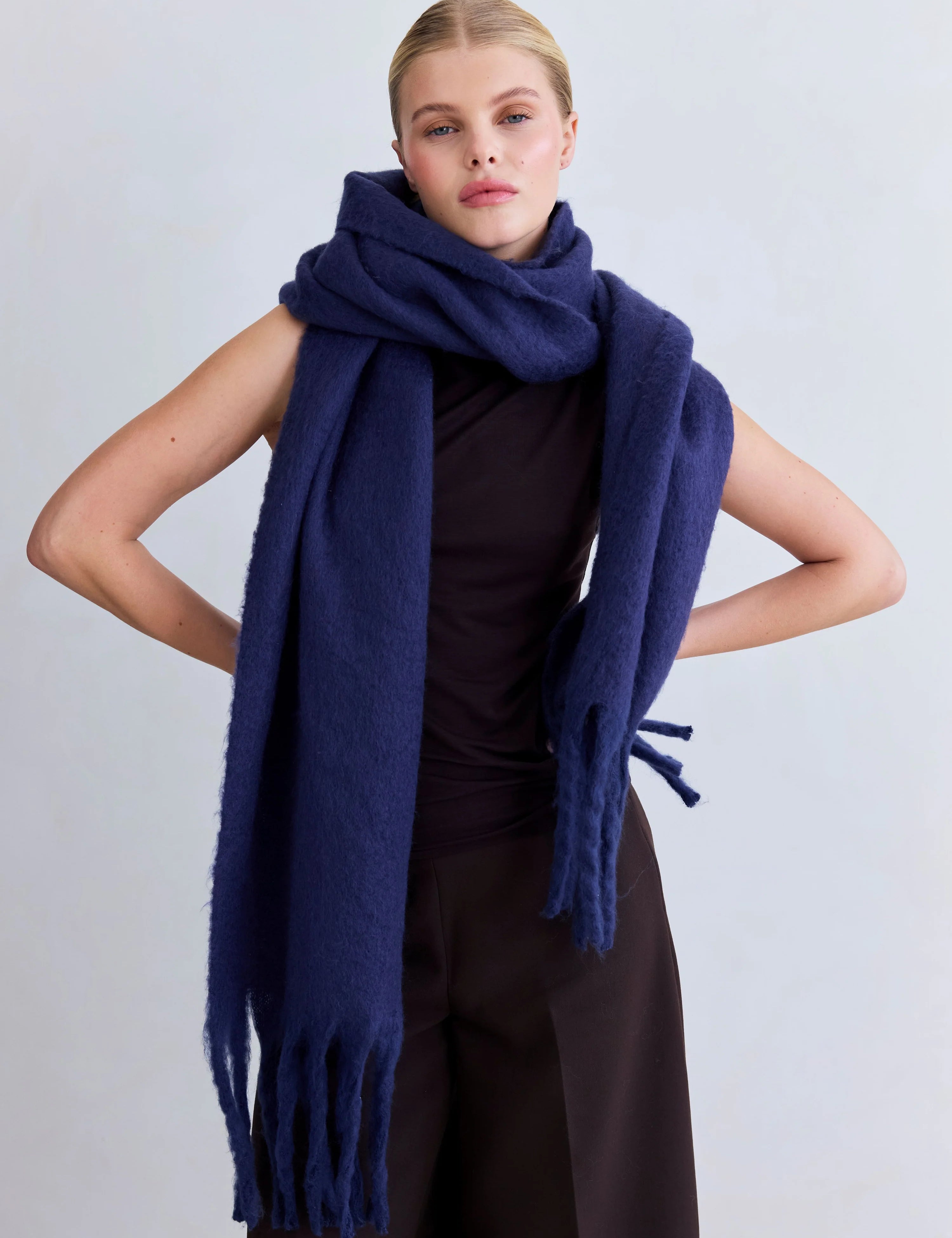 arctic-fox-recycled-reykjavik-scarf-navy-autumn-winter-25-m2_a9bde1d9-dbac-4ff1-8fbc-803e68e5d1e5.webp