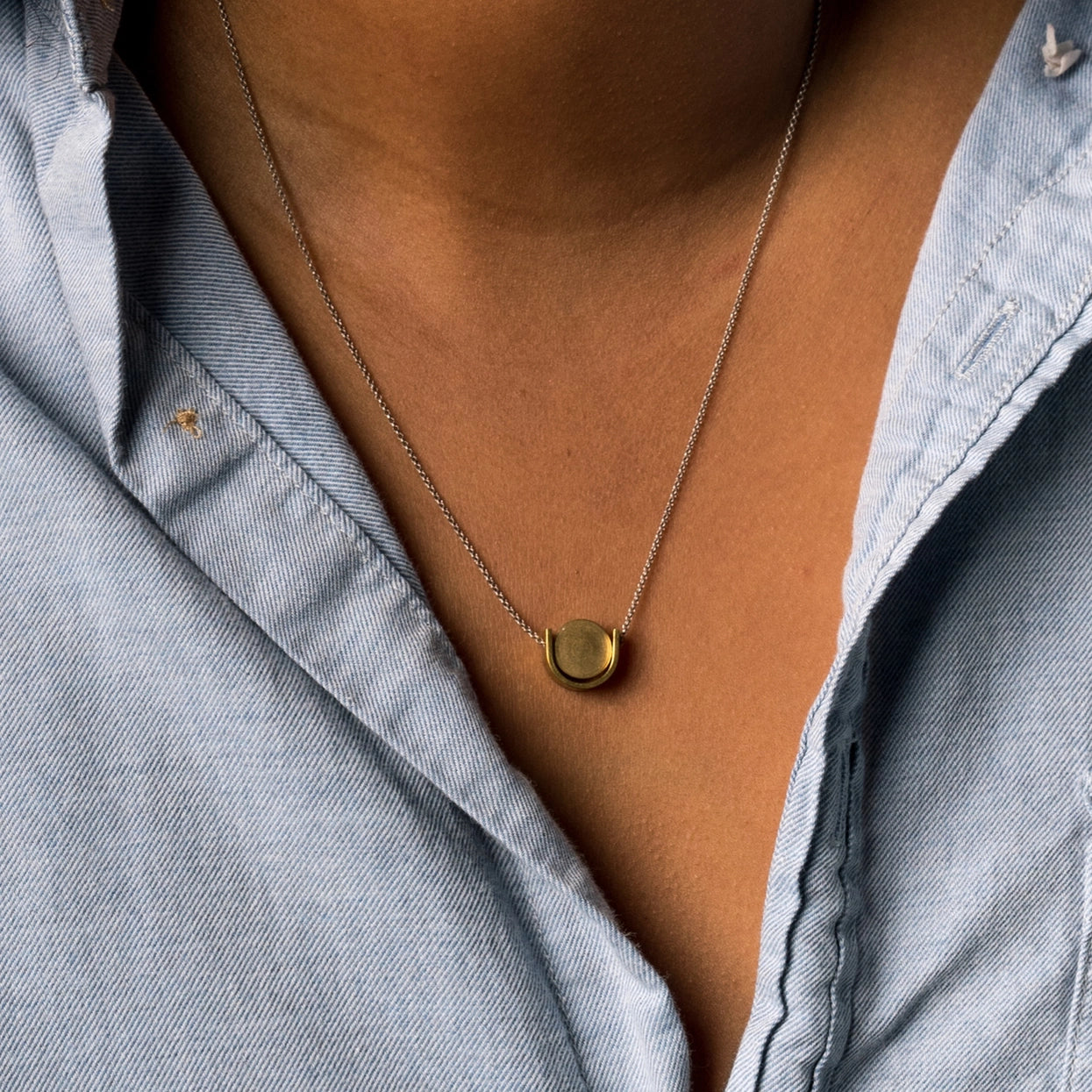 Larissa Loden - Le Pendant Necklace