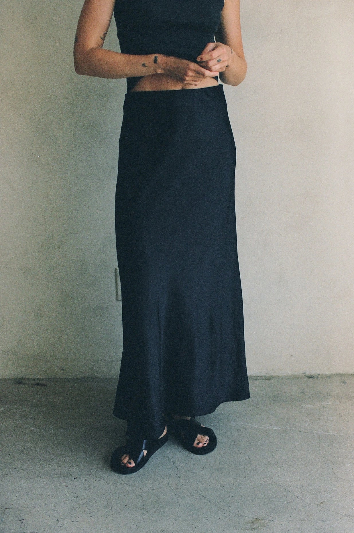 a.ren - Satin Maxi Skirt | Black