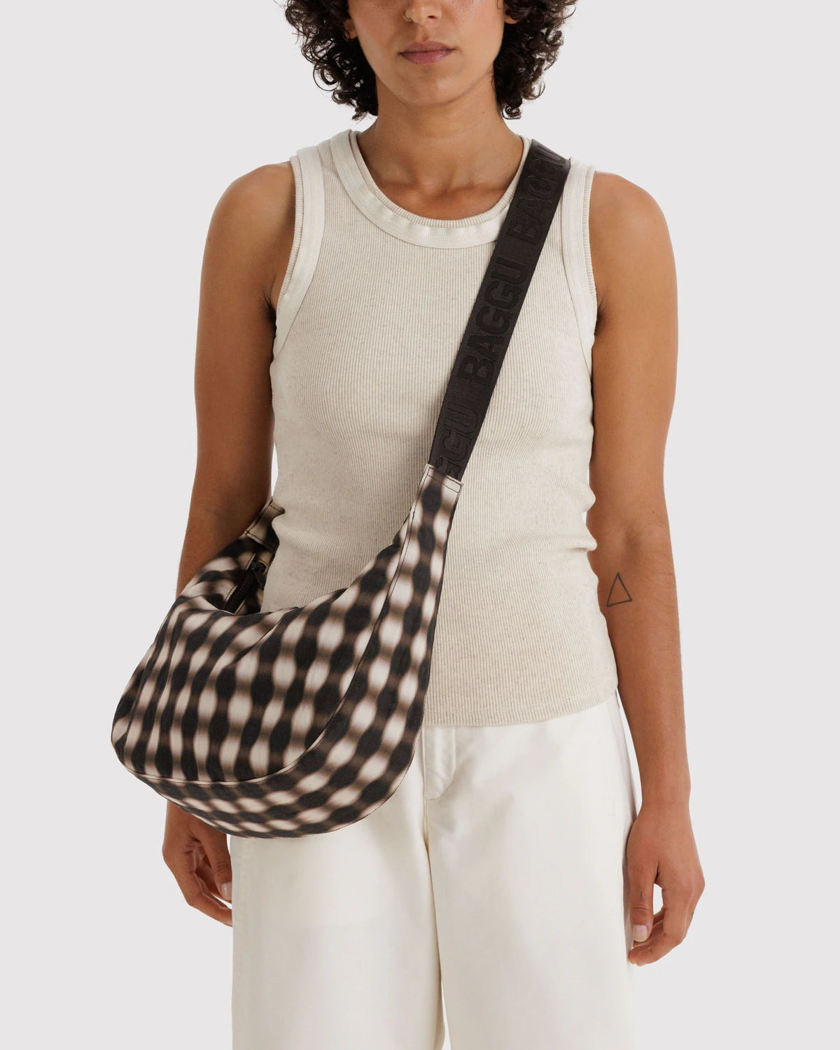 Baggu - Medium Nylon Crescent Bag | Blurred Gingham Brown