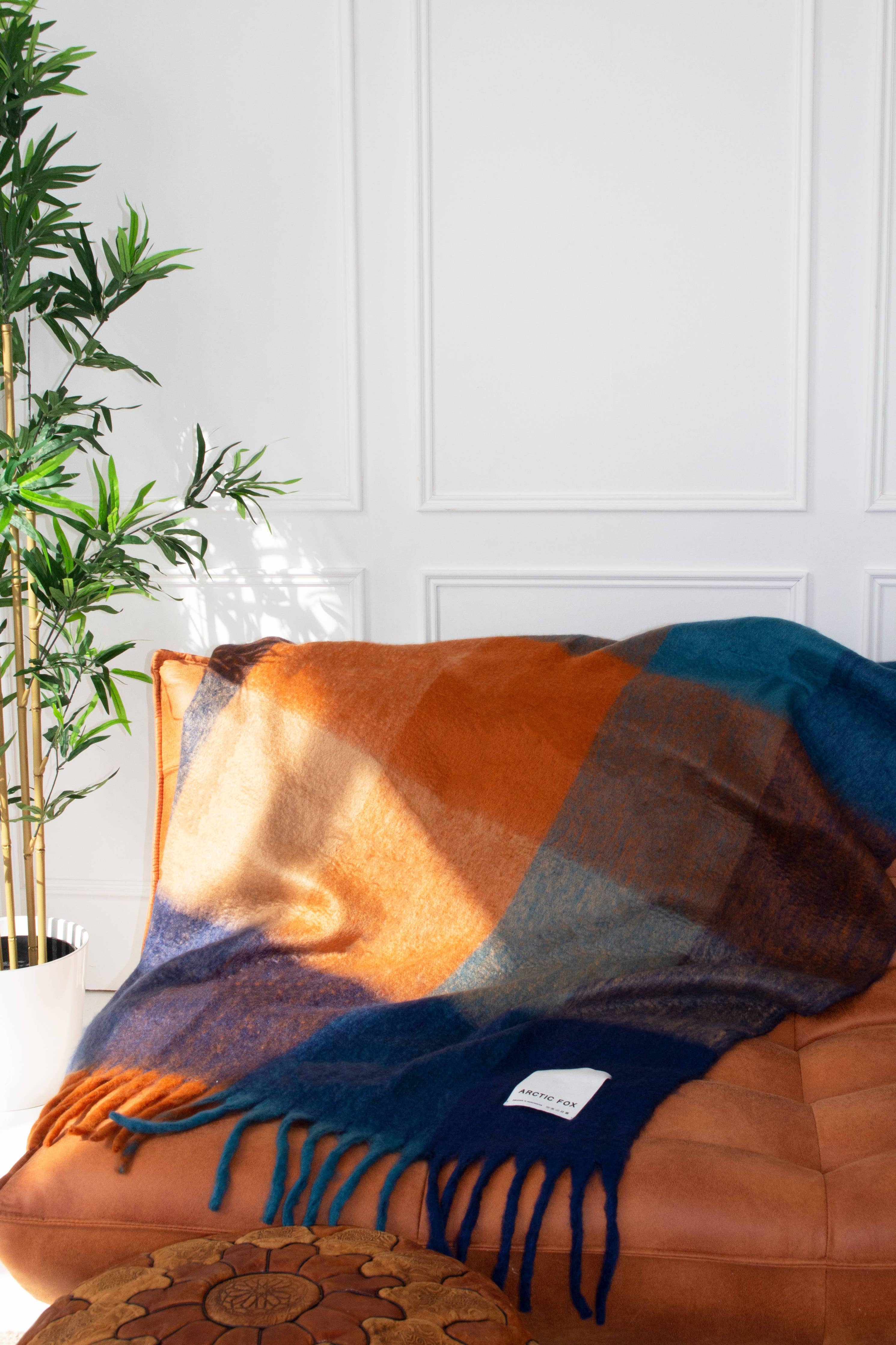 Arctic Fox & Co. - The Reykjavik Throw | Tokyo Lights