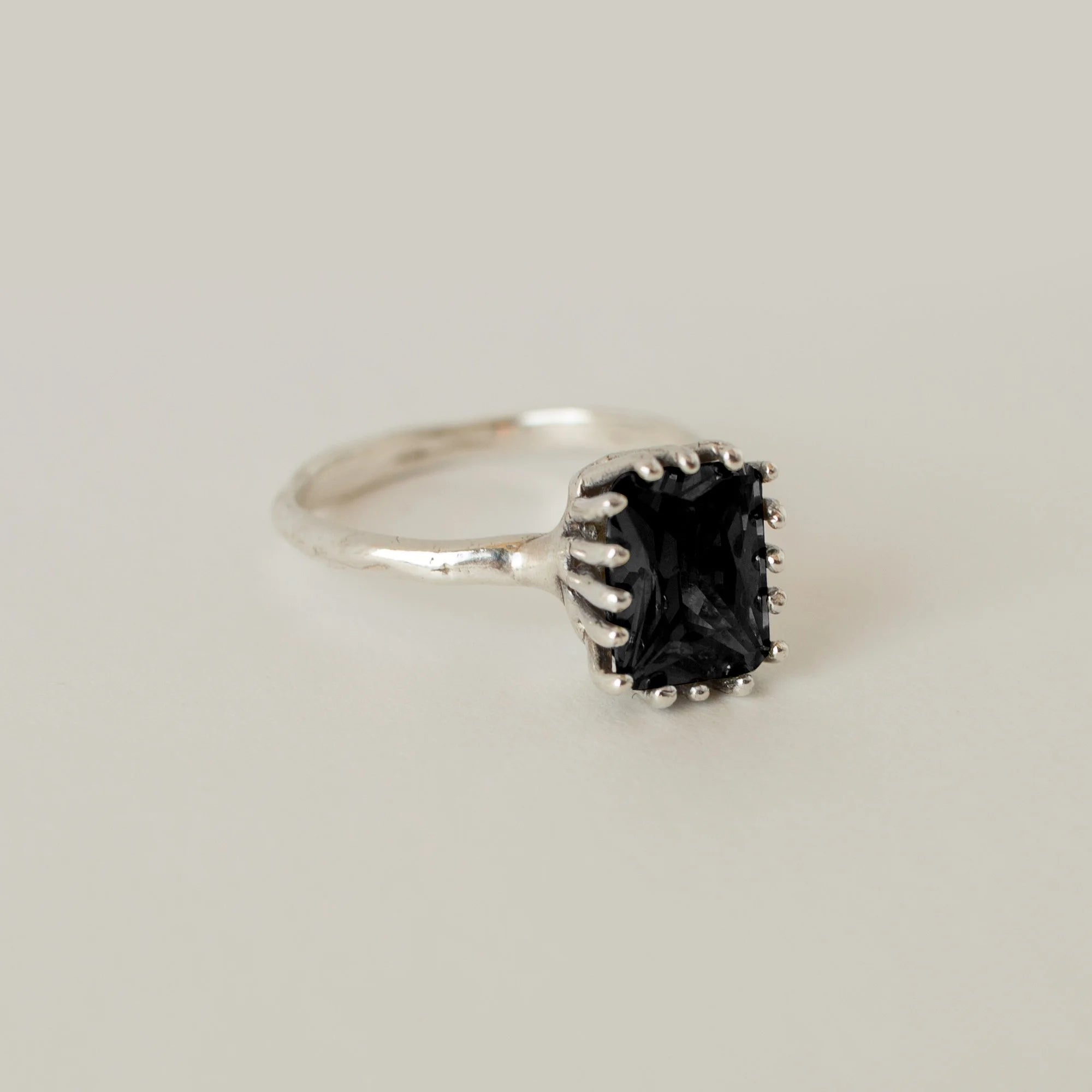 Merewif - Ramona Ring | Silver & Onyx