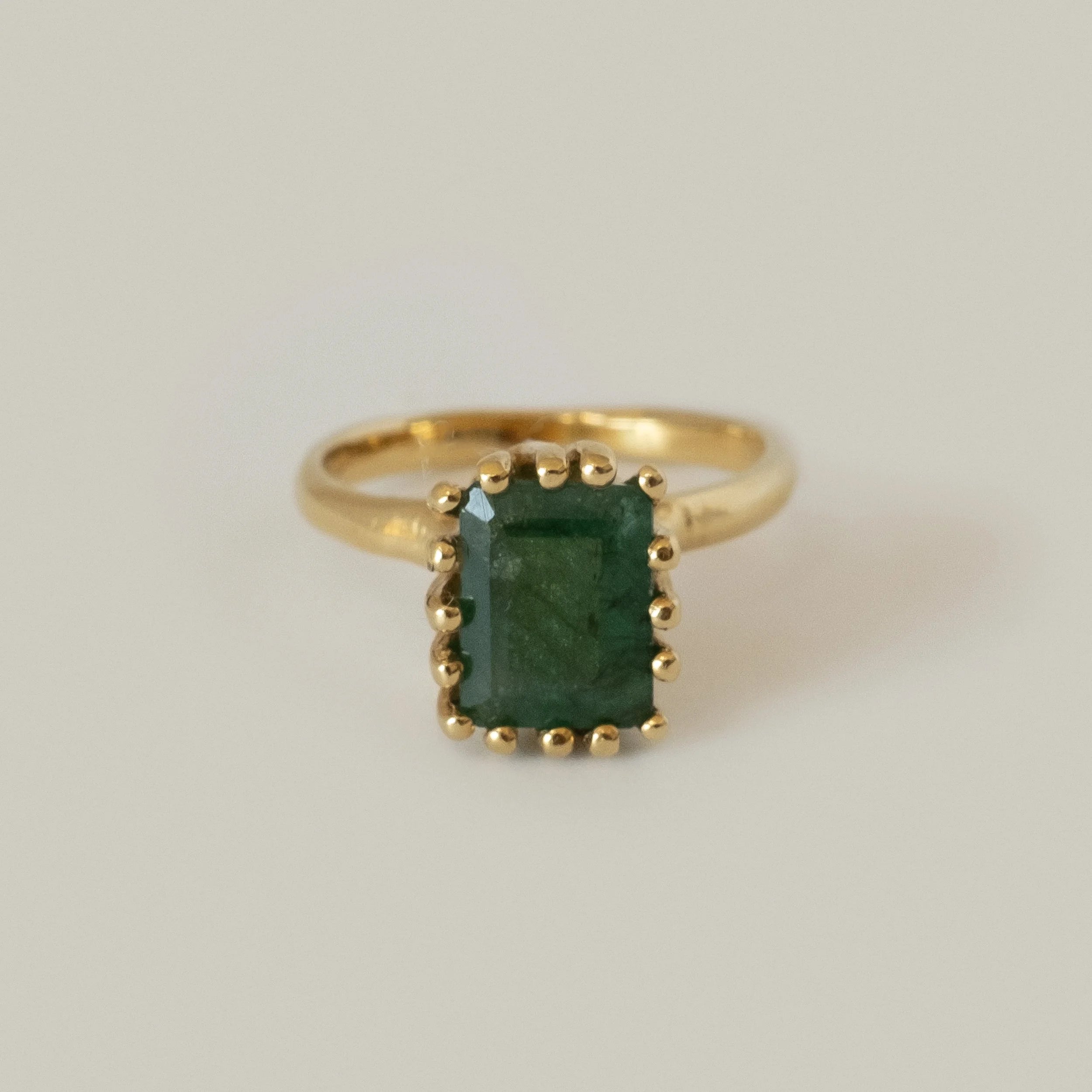 Merewif - Ramona Ring | Gold & Raw Emerald