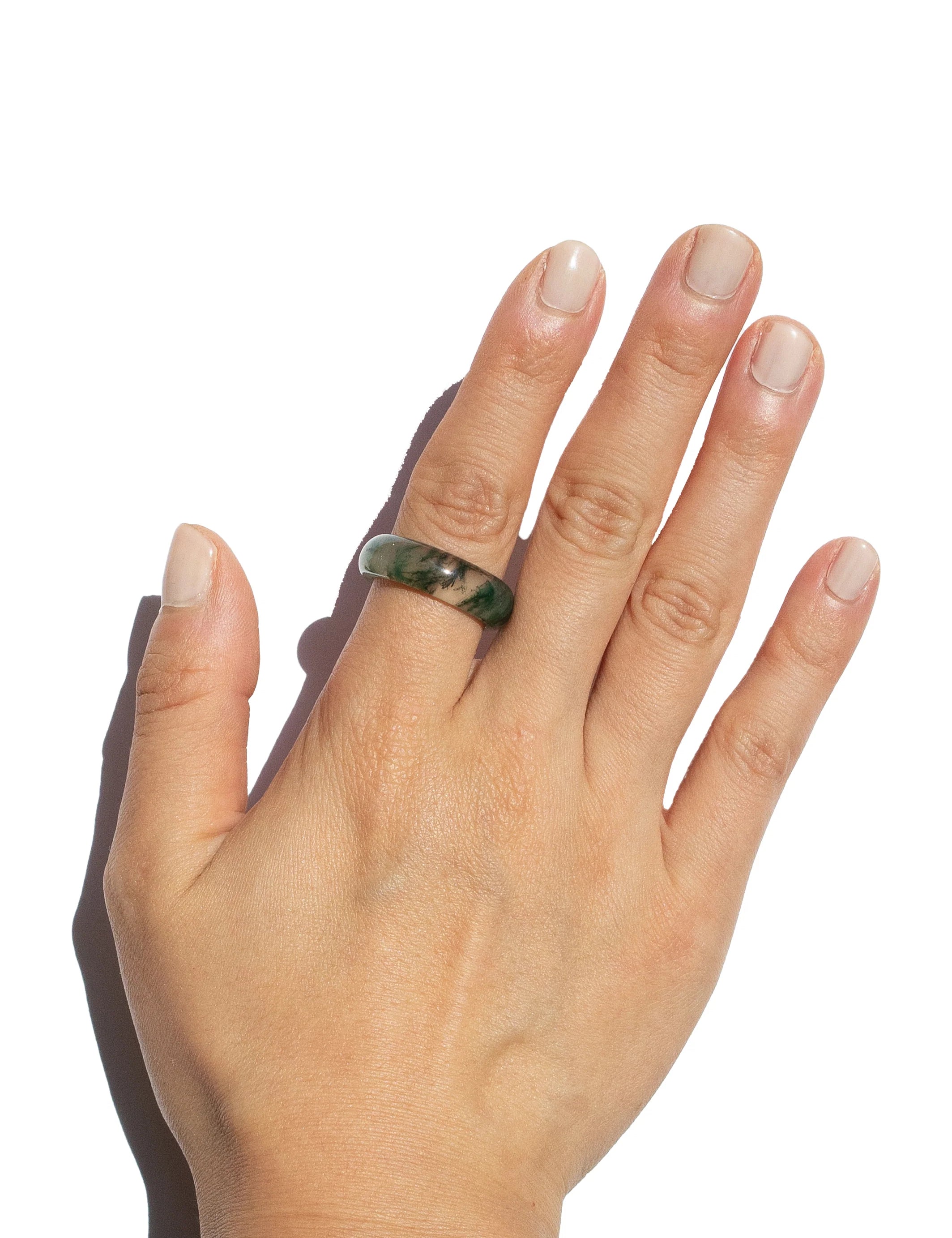 seree-seaweed-green-jade-stone-ring-3_2127x_1ab5269a-dddf-46df-a5c0-301491e67f94.webp