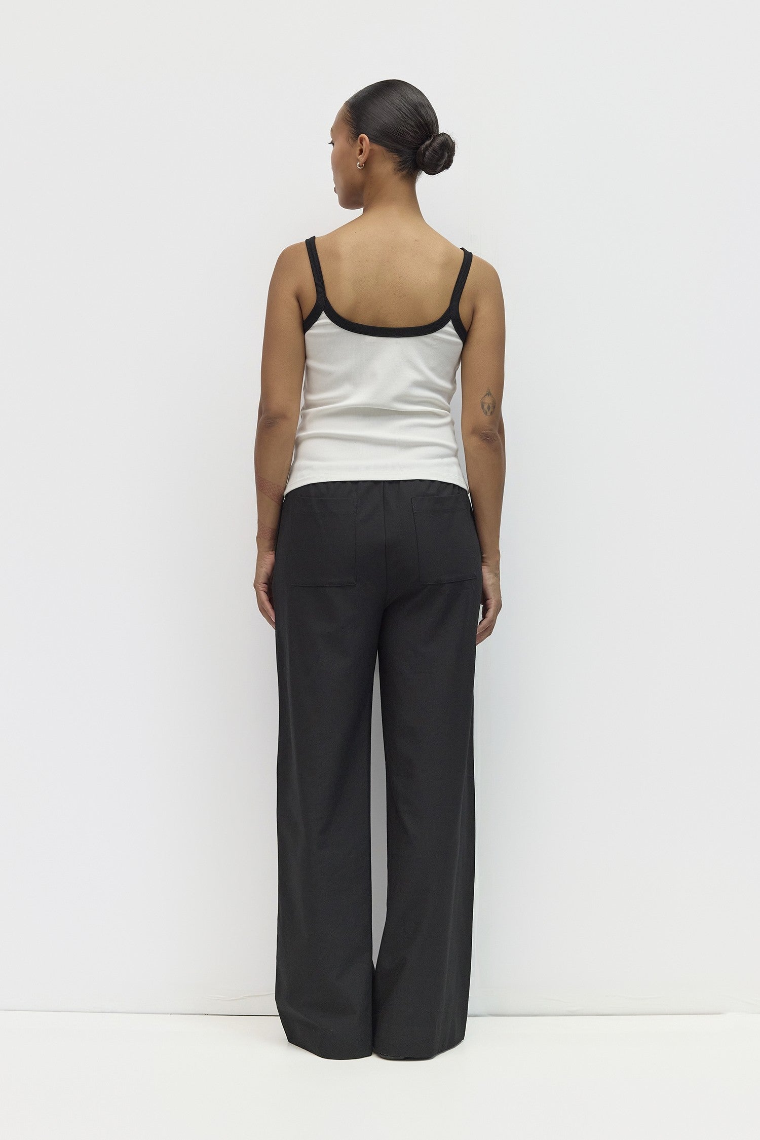 Mod Ref - The Lheane Tank | White-Black