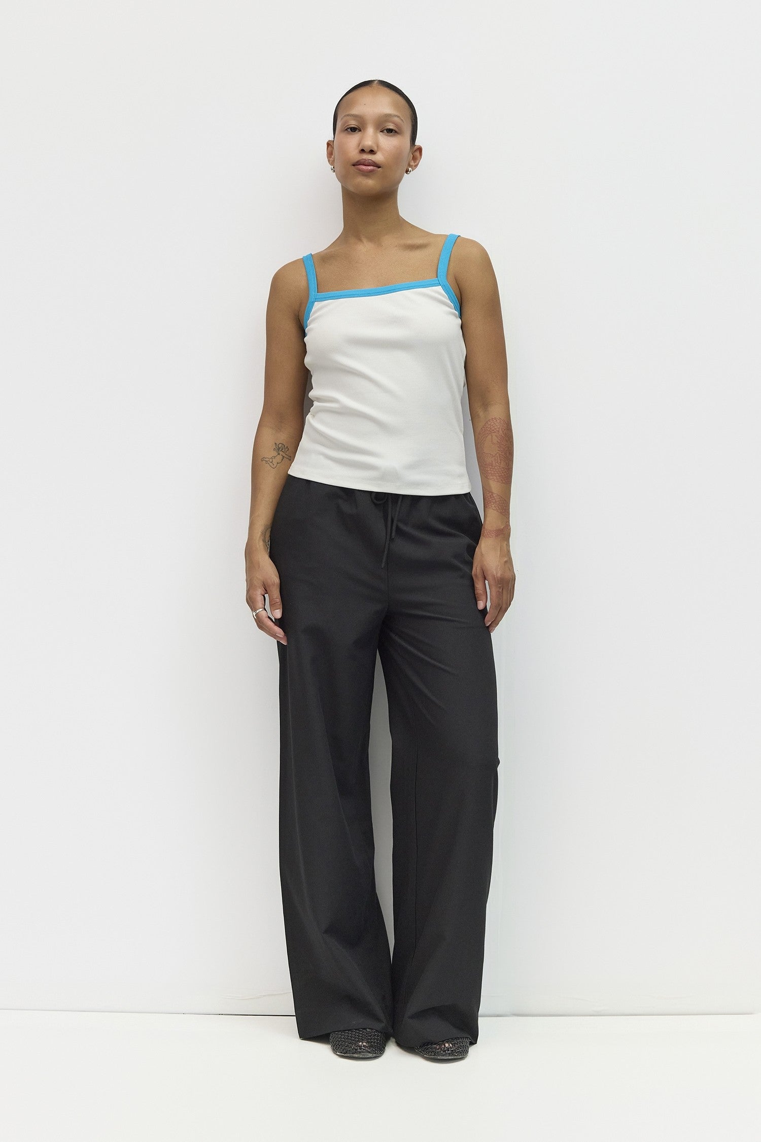 Mod Ref - The Lheane Tank | White-Teal