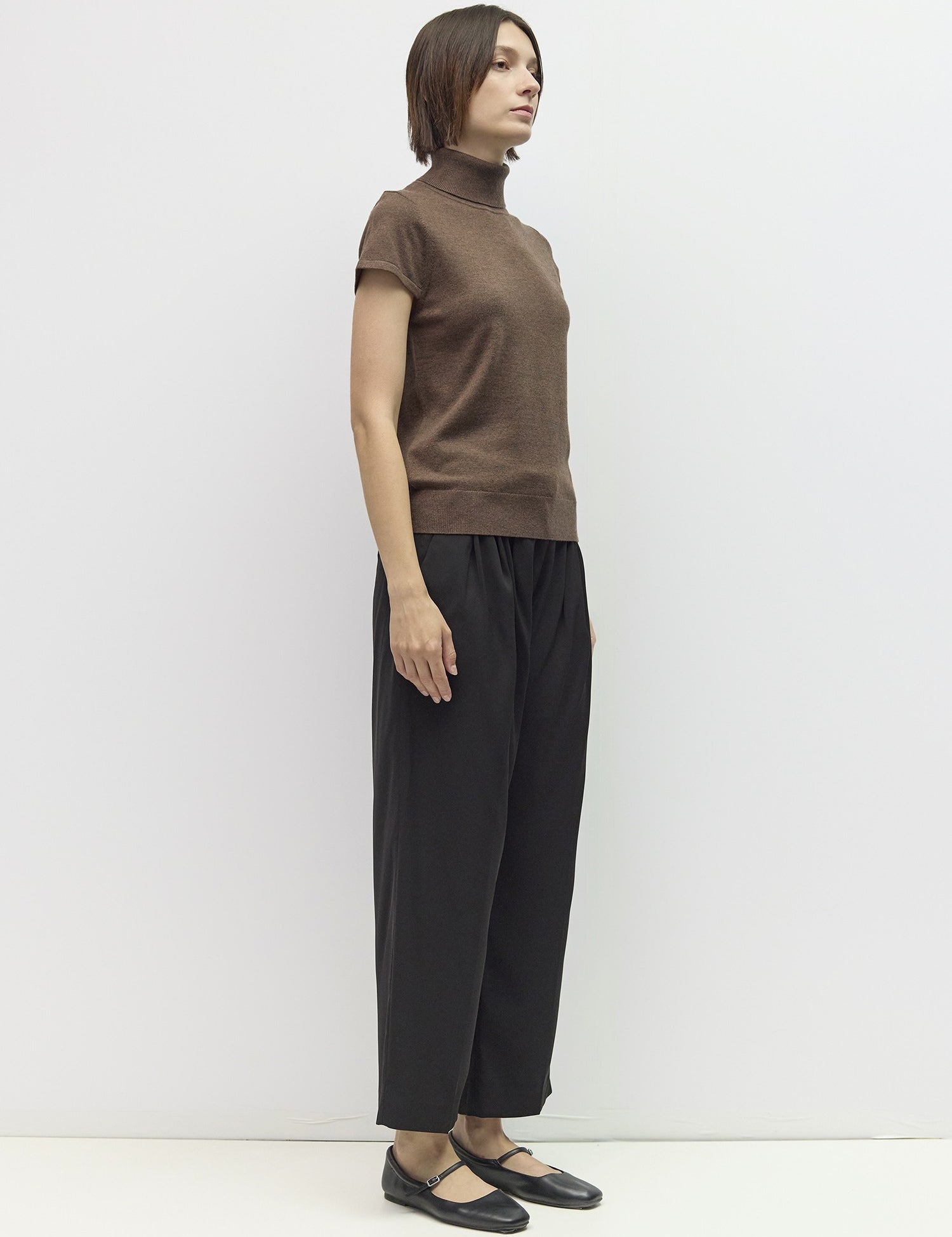tmr1301_brown_2a_m.jpg