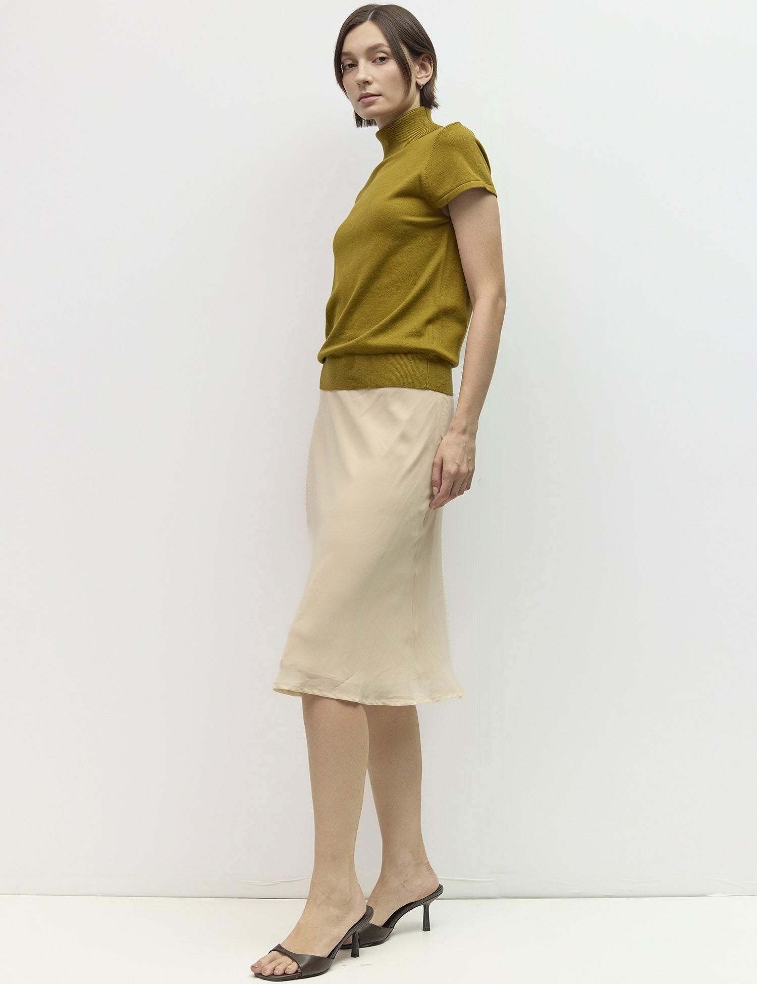 tmr1301_olive_2a_m.jpg